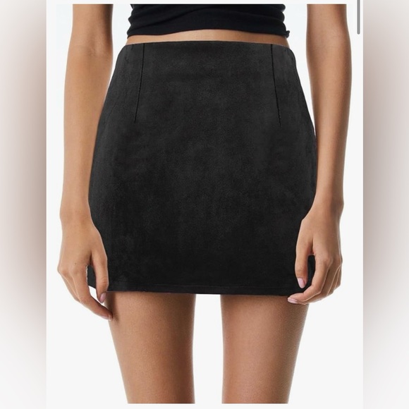Faux Suede mini skirt - Picture 2 of 6